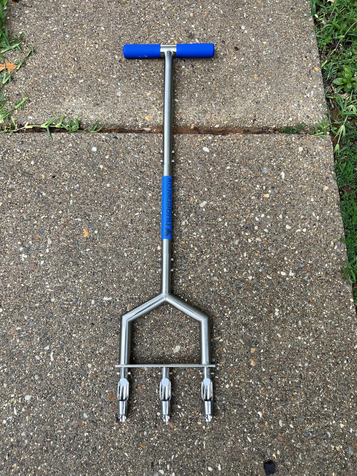 Heavy Duty Steel Hollow Tine Core Aerator for Clay Soil, Non-Clog - Blue | Anti-Clogging Beveled Tines, Compacted Soil & Clay Friendly, Replaceable Tines, Wide Foot Plate, Semi-Assembled customer photo 1