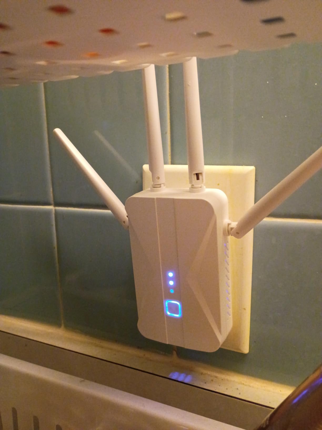 AX3000 Outdoor WiFi 6 Extender - Outdoor Access Point - Long-Range Dual Band WiFi, IP67/PoE/5 Antennas for Events, Commercial Use | Starlink-Compatible customer photo 1