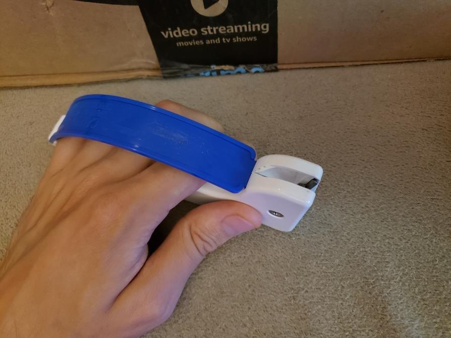 AccuSharp Knife Sharpener, Ergonomic Comfortable Handle, Compact & Easy to Use, Restore and Hone Straight & Serrated Knives, White customer photo 2