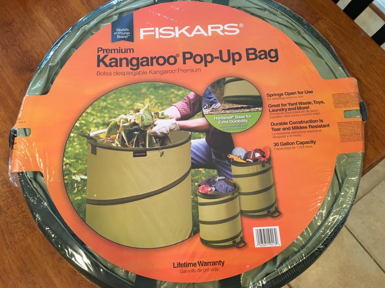 Fiskars Kangaroo Collapsible Garden Bag with Heavy Duty Hardshell Bottom for Leaf and Yard Waste, 30-Gallon Reusable Container for Lawn Care and Gardening customer photo 1