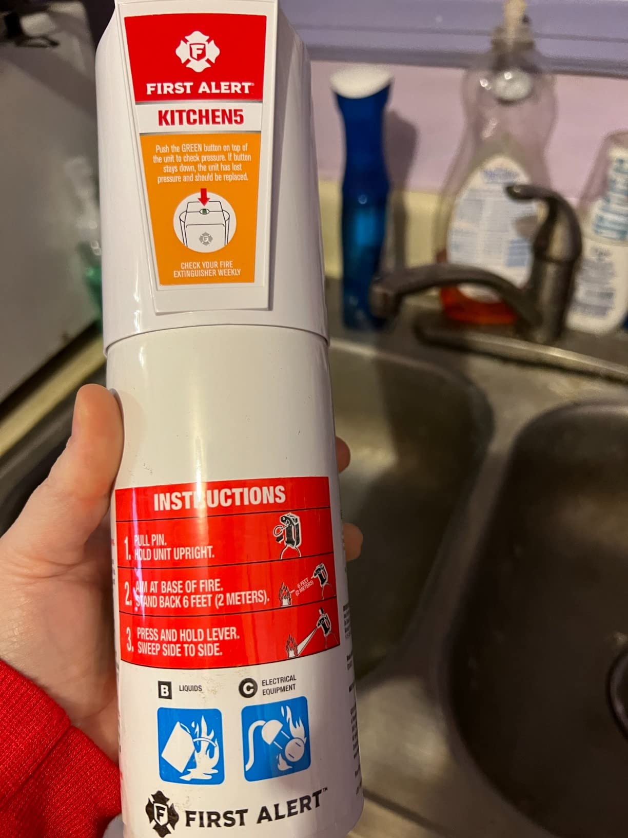 First Alert Fire Extinguisher, Standard Kitchen Use | KITCHEN5 UL RATED 5-B:C, White 1-Pack customer photo 2