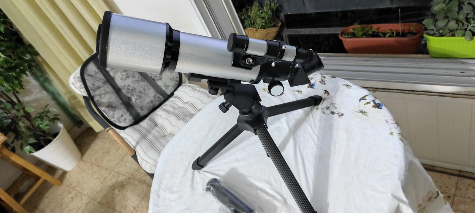 Barska Starwatcher Astronomical Refractor Telescope 300x Magnification for Beginners & Kids with Barlow Lens, 2 Interchangeable Eyepieces, Finder Scope, Table Top Tripod customer photo 1