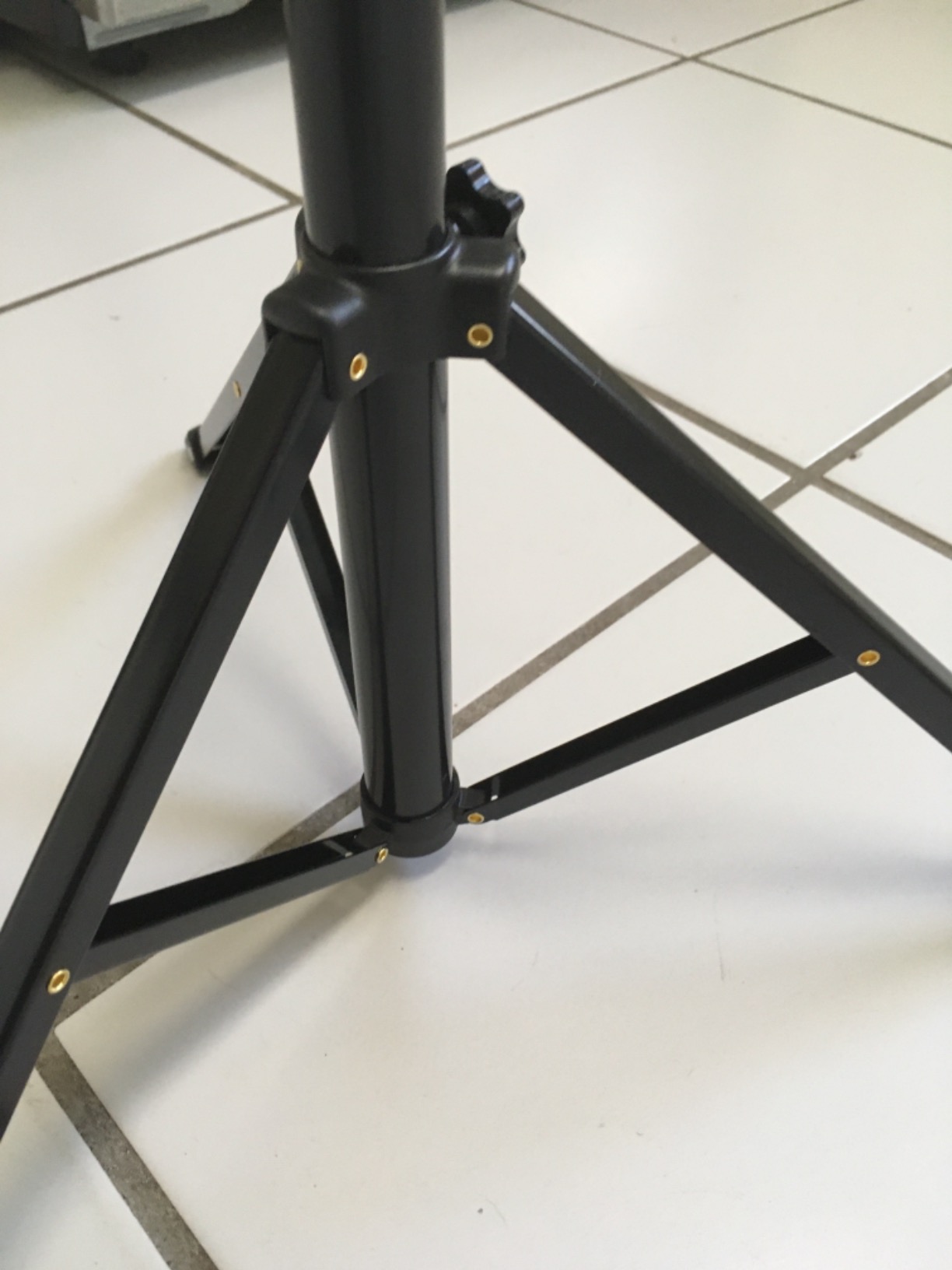 Pyle Universal Speaker Stand Mount Holder Heavy Duty Tripod w/ Adjustable Height from 40” to 71” and 35mm Compatible Insert Easy Mobility Safety Pin and Knob Tension Locking for Stability, Black customer photo 2