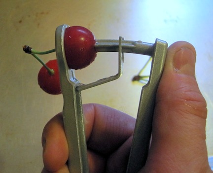 Westmark Cherry Pitter Tool “Kernex” - Heavy-Duty Cast Aluminum Pit Remover & Olive Pitter, German Ergonomic Seed Remover customer photo 2