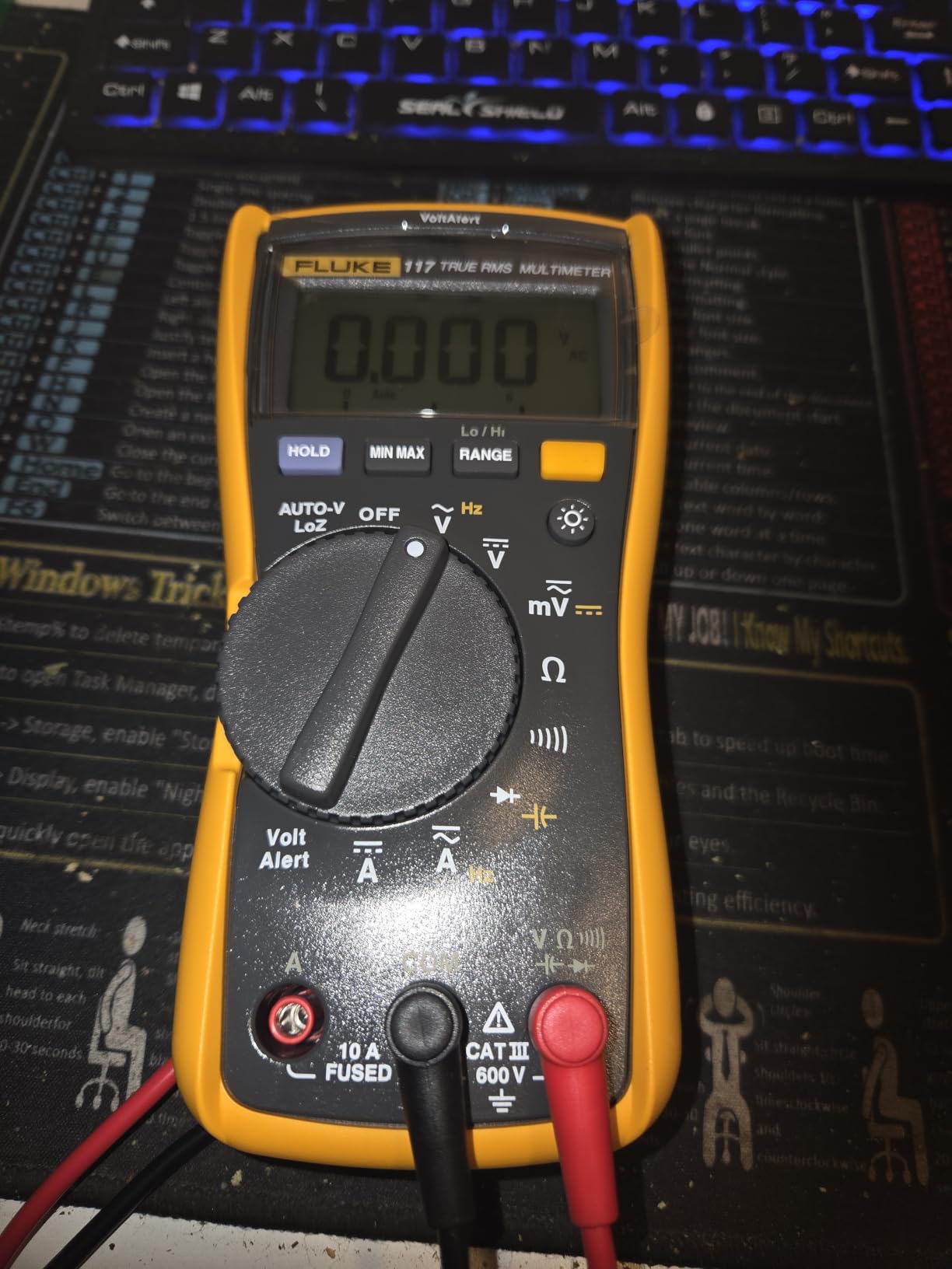 Fluke 117 Digital Multimeter, Non-Contact AC Voltage Detection, Measures Resistance/Continuity/Frequency/Capacitance/Min Max Average, Automatic AC/DC Selection, Low Impedance Mode customer photo 1