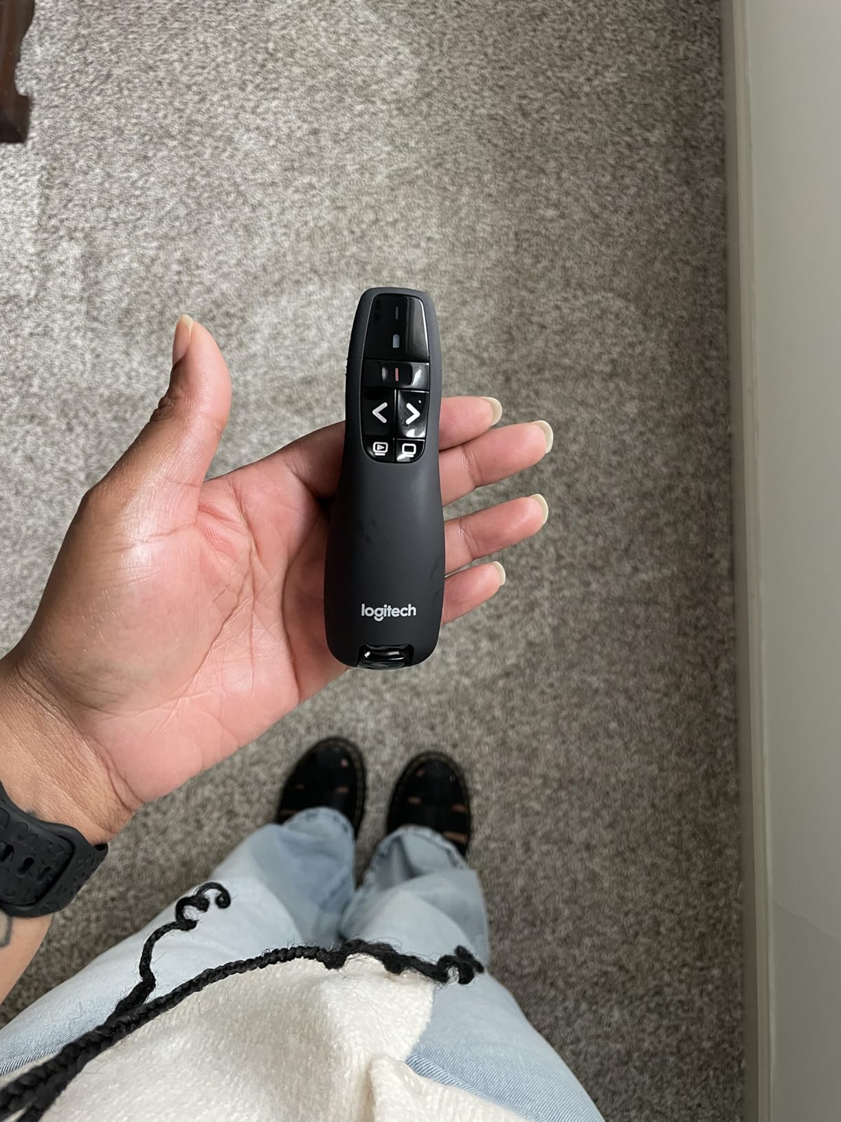 Logitech Wireless Presenter R400 USB A PowerPoint Clicker with Laser | USB-A connection, PowerPoint clicker, presentation remote control customer photo 2