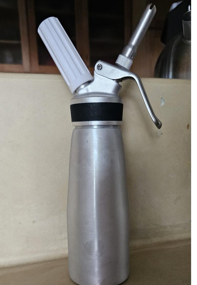 Professional Aluminum Whipped Cream Dispenser for Whipped Cream, 1-Pint customer photo 1