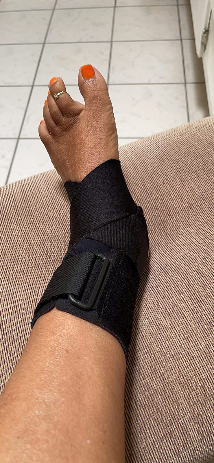 ACE Deluxe Ankle Stabilizer, Adjustable, Black, 1/Pack customer photo 1