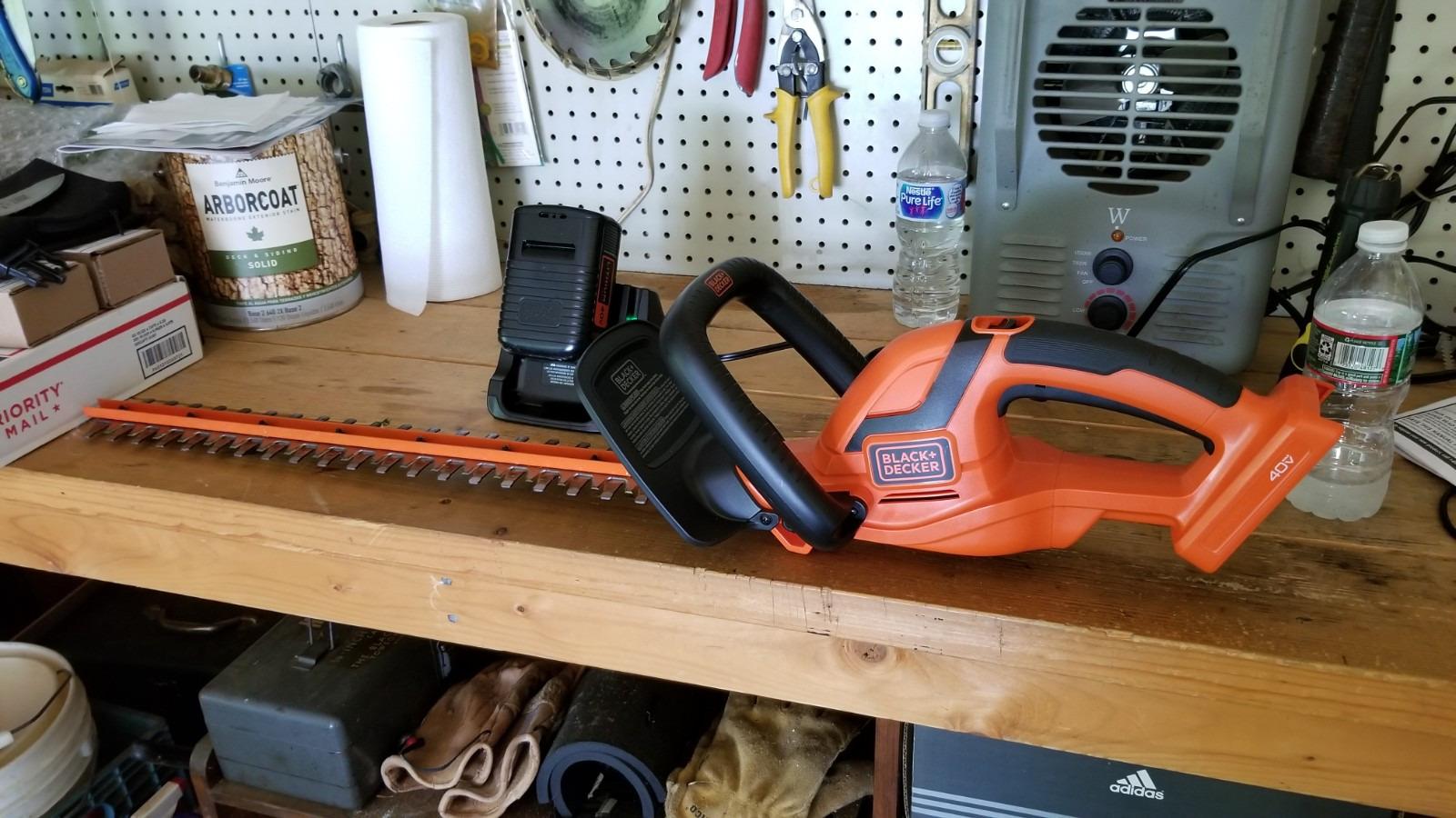 BLACK+DECKER 40V MAX Hedge Trimmer, Cordless, 24-Inch Blade, Battery and Charger Included (LHT2436) customer photo 1