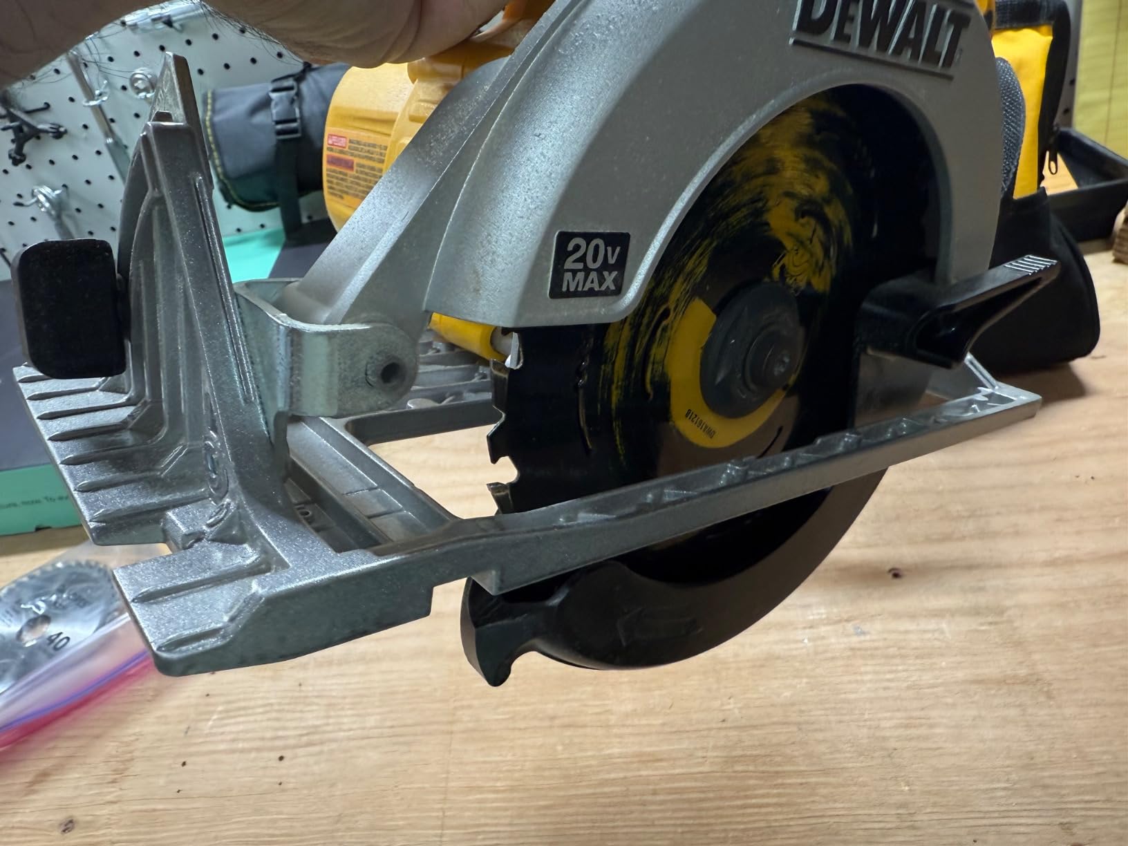 DEWALT 20V MAX Circular Saw, Cordless Sidewinder Style Portable, 6-1/2-Inch Blade, 5150 RPM, 0-50 Degree Bevel Capability, Battery Not Included (DCS391B) customer photo 1