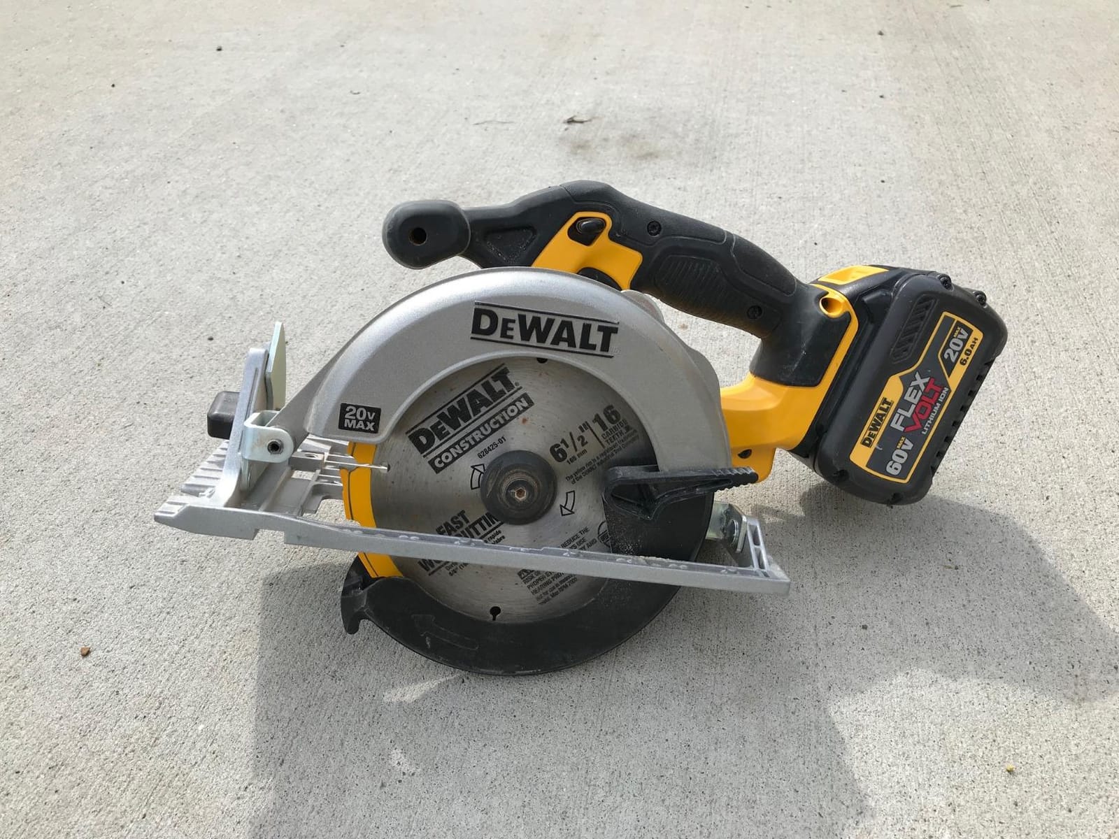 DEWALT 20V MAX Circular Saw, Cordless Sidewinder Style Portable, 6-1/2-Inch Blade, 5150 RPM, 0-50 Degree Bevel Capability, Battery Not Included (DCS391B) customer photo 2