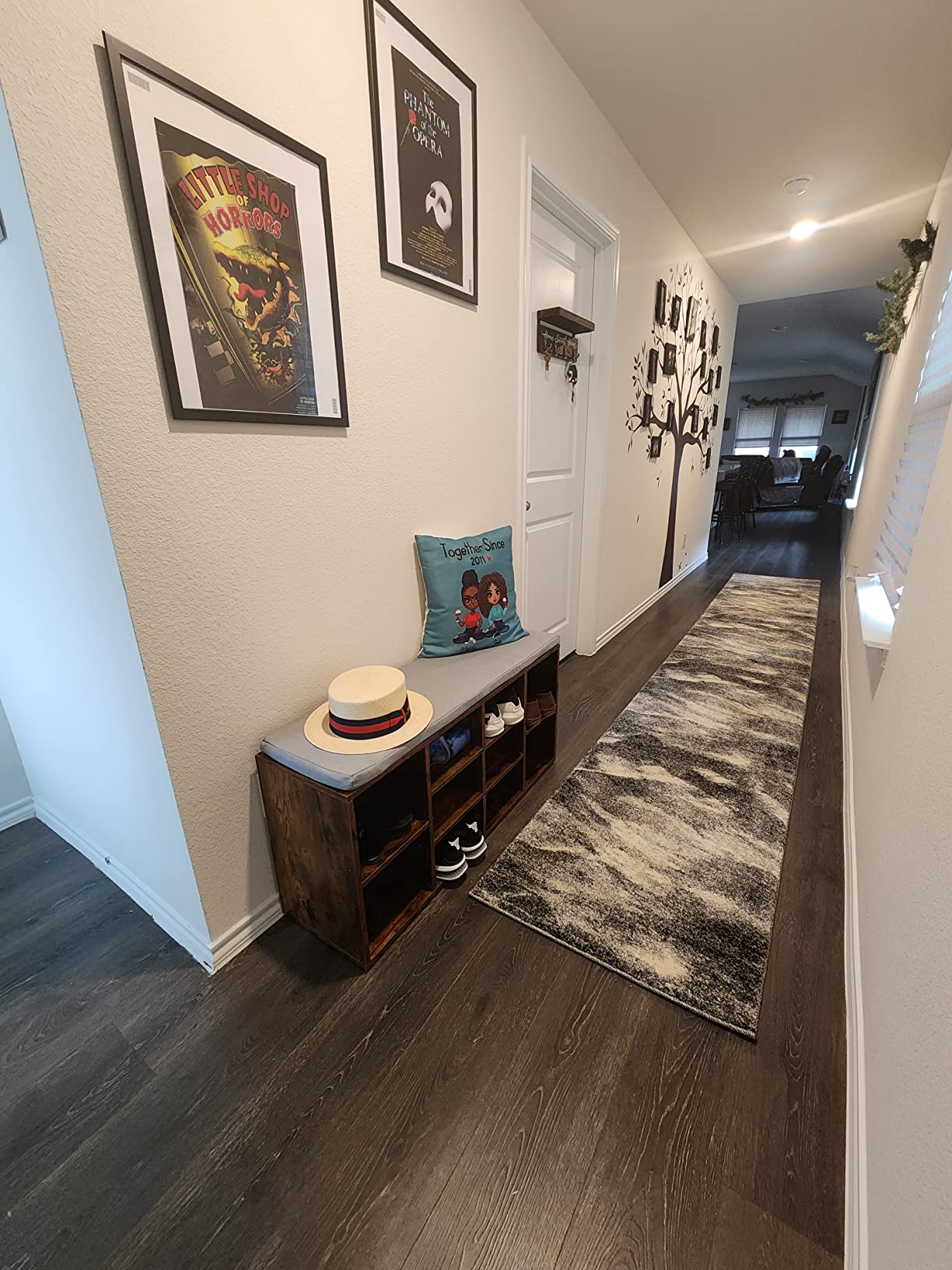 SAFAVIEH Retro Collection Accent Rug - 4' x 6', Grey & Ivory, Modern Abstract Design, Non-Shedding & Easy Care, Ideal for High Traffic Areas in Entryway, Living Room, Bedroom (RET2891-8012) customer photo 1