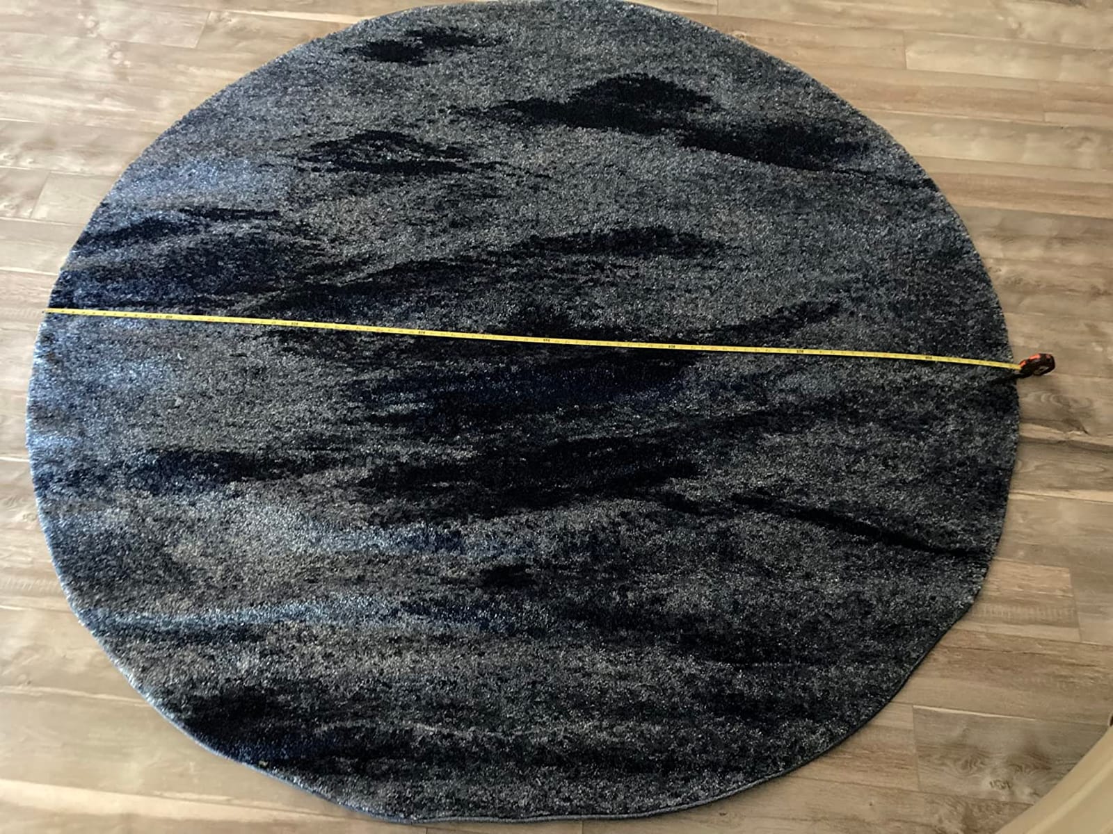 SAFAVIEH Retro Collection Accent Rug - 4' x 6', Grey & Ivory, Modern Abstract Design, Non-Shedding & Easy Care, Ideal for High Traffic Areas in Entryway, Living Room, Bedroom (RET2891-8012) customer photo 2