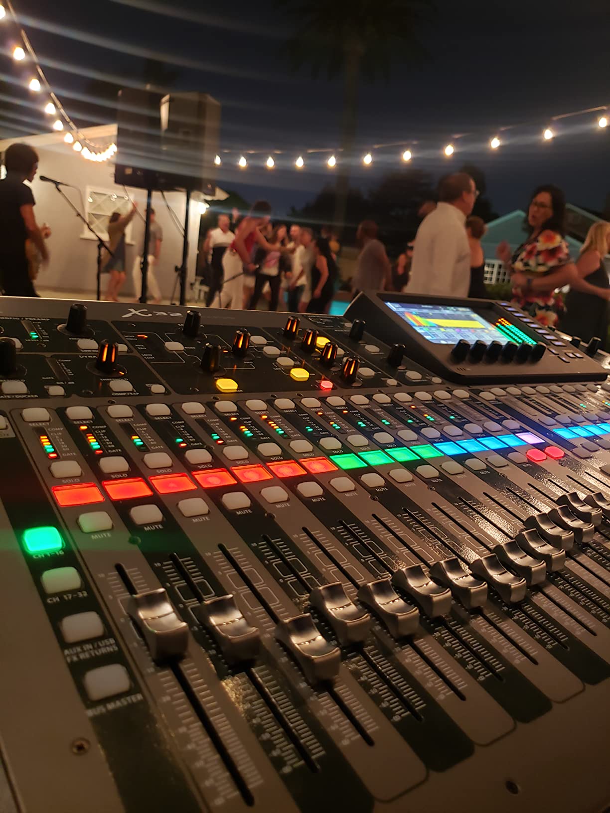 Behringer 32 40-Input 25-Bus Digital Mixing Console, Black (X32) customer photo 2