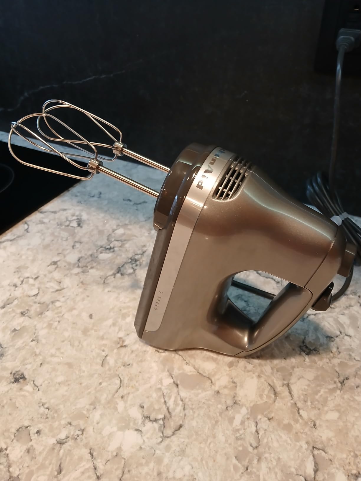 KitchenAid 5 Ultra Power Speed Hand Mixer, KHM512, Empire Red | 5 Speeds, Lockable swivel cord, Turbo Beaters, Easy release button, Dishwasher-safe beaters customer photo 1