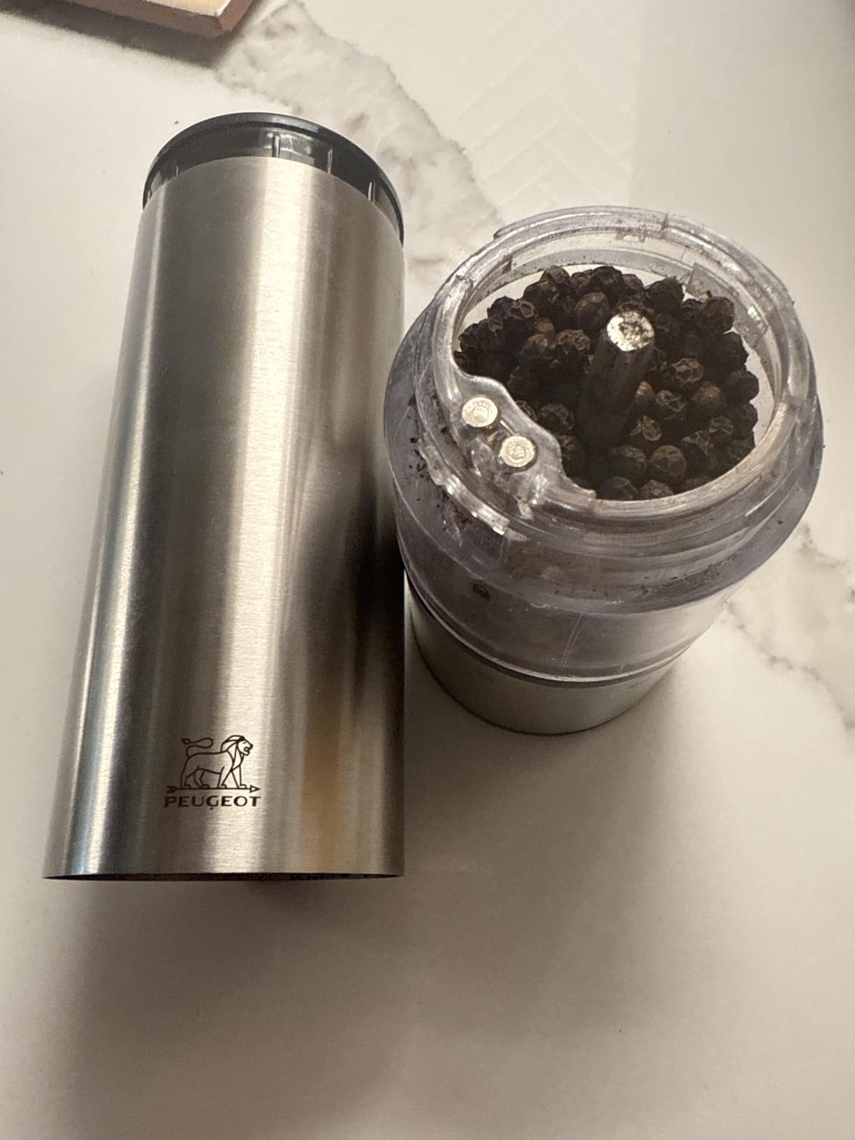 Peugeot Elis Sense Salt & Pepper Mill Set, u'Select, 8 in, Stainless Steel | Two electric grinders, battery operated, 6 grind settings, one-hand operation, acrylic reservoir, gift box, 20 cm customer photo 2