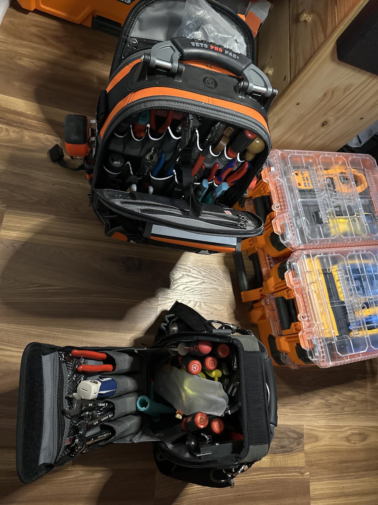 Veto Pro Pac Tech Pac Tool Backpack - Heavy-Duty Weatherproof Tool Bag with 46 Pockets, Waterproof Molded Base & Ergonomic Padded Straps & EVA Back Padding for Technicians and Contractors customer photo 1