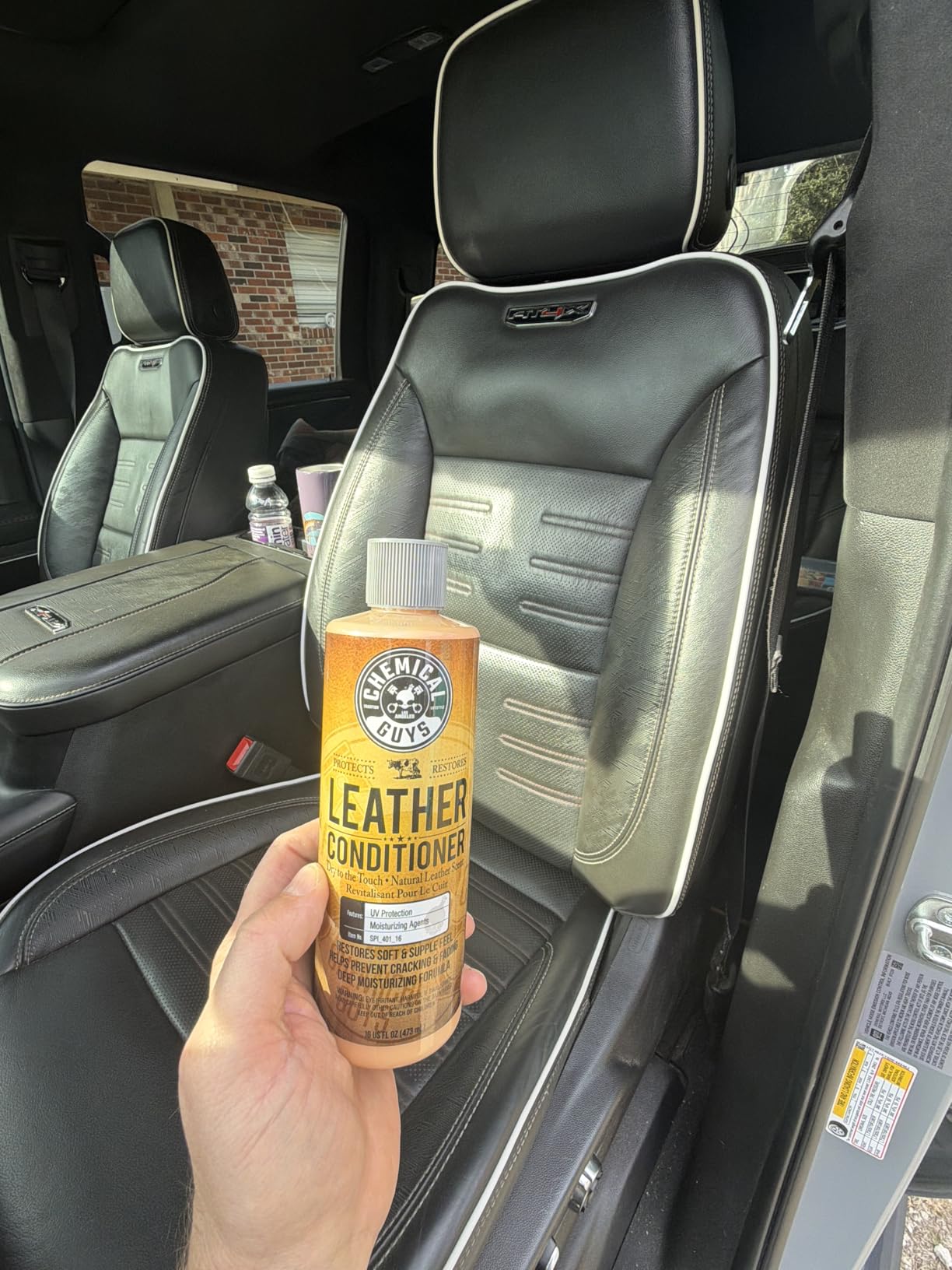 Chemical Guys, Vintage Series Leather Conditioner for Car Interiors, 16 oz | Nourishes and conditions natural, synthetic and faux leather seats, keeping them soft, supple and protected customer photo 2