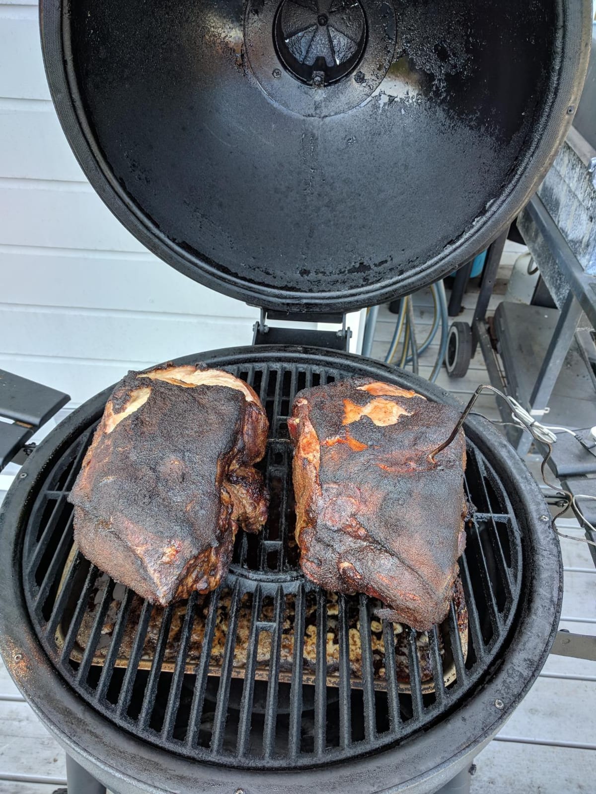 Char-Griller® AKORN® Kamado Charcoal Grill and Smoker with Cast Iron Grates, Warming Rack and Locking Lid with 445 Cooking Square Inches in Graphite, Model E16620 customer photo 2
