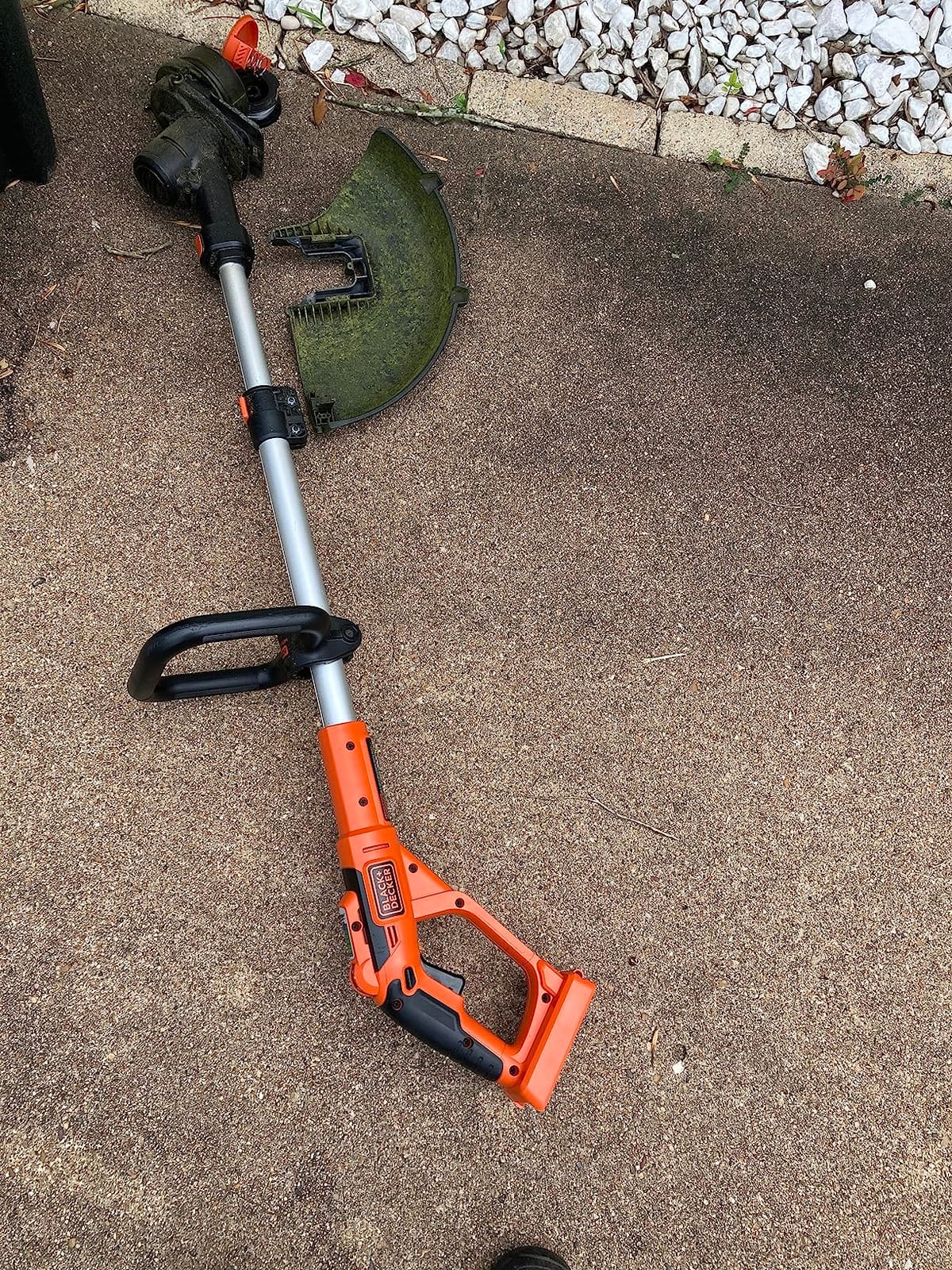 BLACK+DECKER 40V MAX String Trimmer and Lawn Edger, 13 Inch Weed Eater, Far Reach, Battery and Charger Not Included (LST136B) customer photo 2