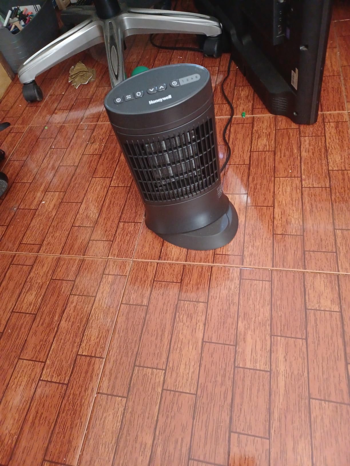 Honeywell Digital Ceramic Tower Heater, Medium Room, Black customer photo 1