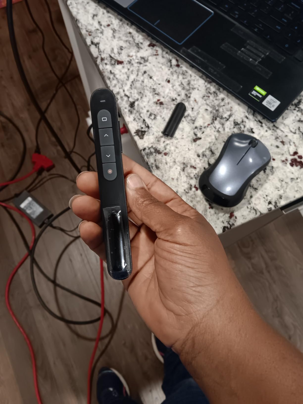 Wireless Presenter, Hyperlink Volume Control Presentation Clicker RF 2.4GHz USB PowerPoint Clicker Presentation Remote Control Pointer Slide Advancer (Black) customer photo 1