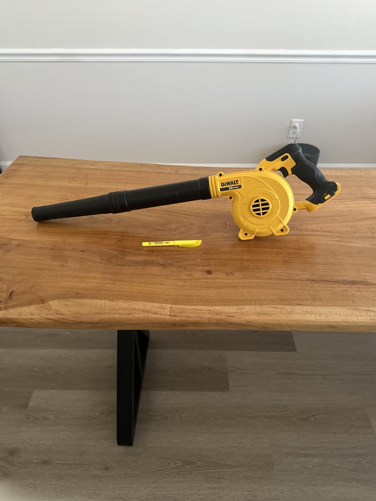 DEWALT 20V MAX Blower, 100 CFM Airflow, Variable Speed Switch, Includes Trigger Lock, Bare Tool Only (DCE100B) | 100 CFM airflow, variable-speed switch, trigger lock, bare tool only customer photo 1