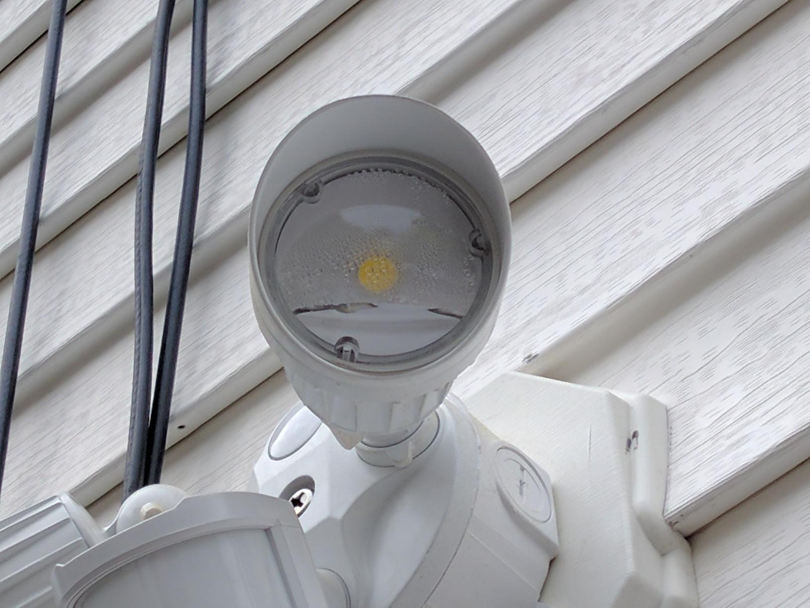 LEONLITE Motion Sensor Security Lights Dusk to Dawn IP65 5000K White customer photo 2