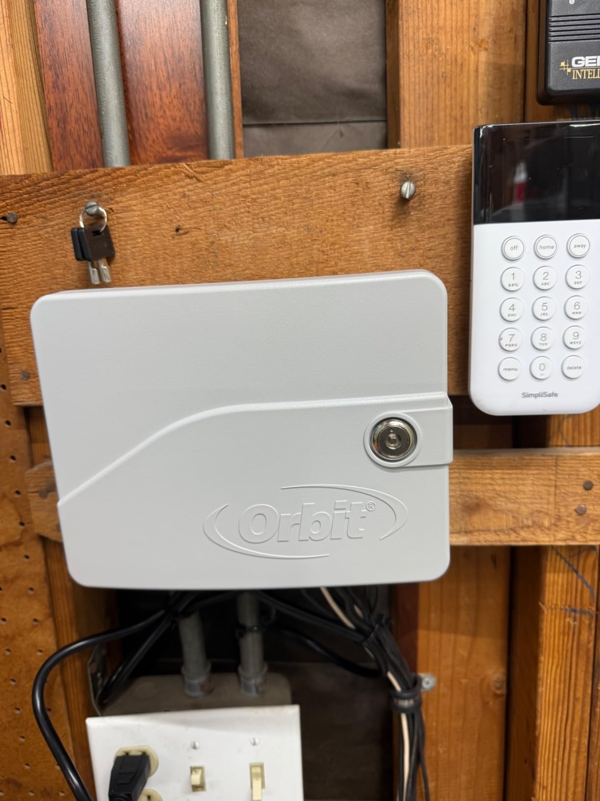 Orbit B-hyve Smart Indoor/Outdoor Sprinkler Controller - 12-Zone - App Controlled Smart Controller with Custom Irrigation Schedules - Weatherproof Multi-Zone Sprinkler System - 57950 customer photo 1