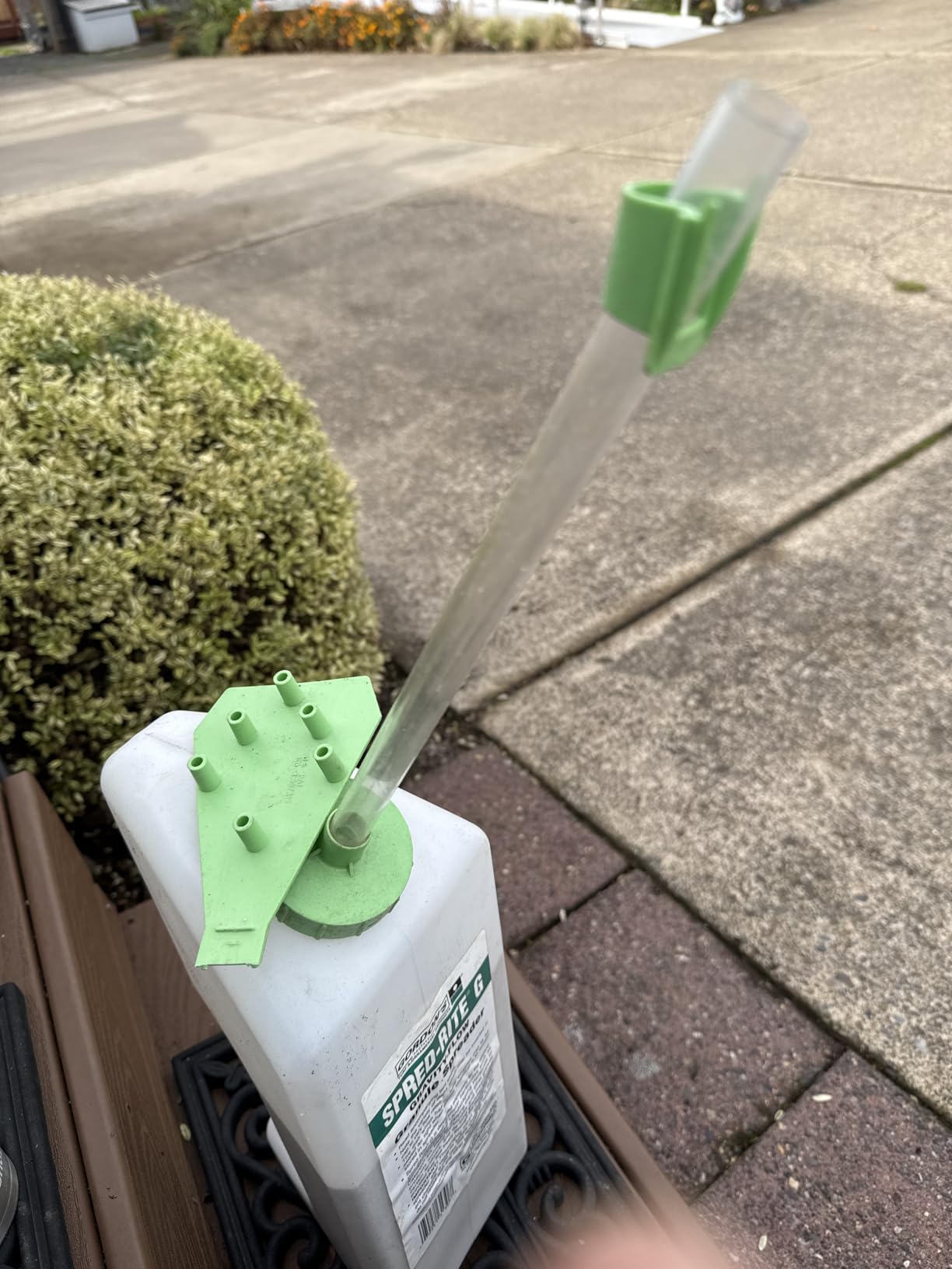 Handheld Spreader Spread Rite G Spreader Gravity Flow Granule Spreader customer photo 1