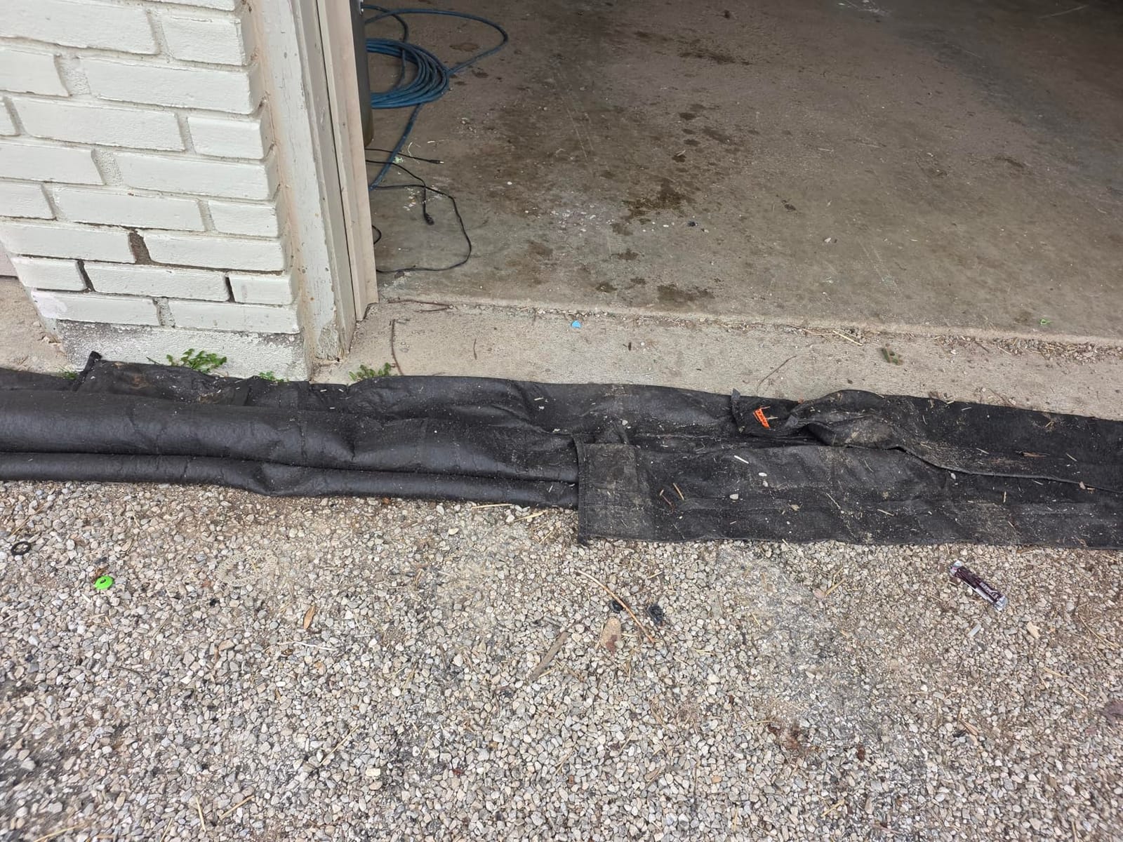 Quick Dam Grab & Go Flood Kit, 10 Pack, 5ft Barriers (50ft Total) customer photo 2