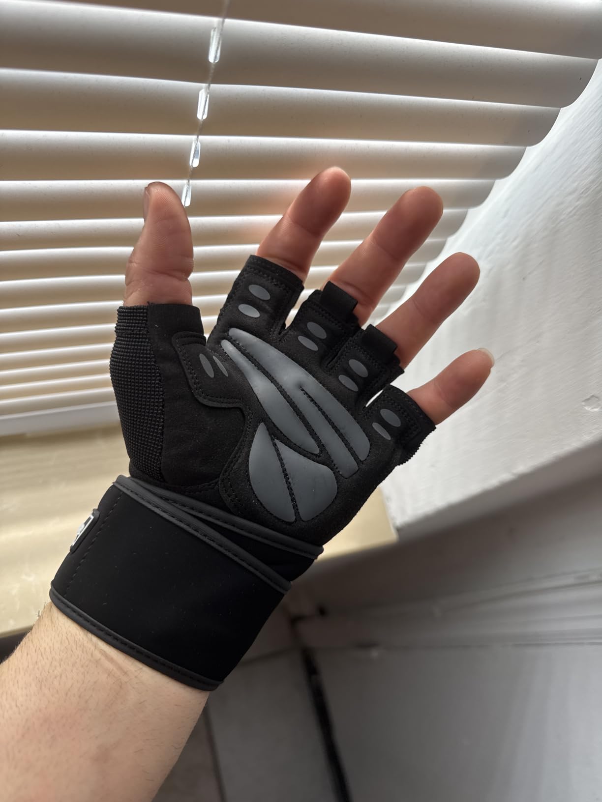 Trideer Weight Lifting Gloves for Men, Workout Gloves with Wrist Support | Full Palm Protection & Extra Grip for Weightlifting, Pull Ups, Cross Training & Fitness, Gym Accessories for Men/Women customer photo 1