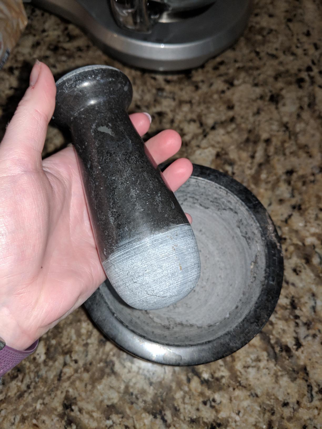 Laevo Mortar and Pestle Set - 5.5 Inch (2.1-Cup) Black Marble Molcajete Set customer photo 2