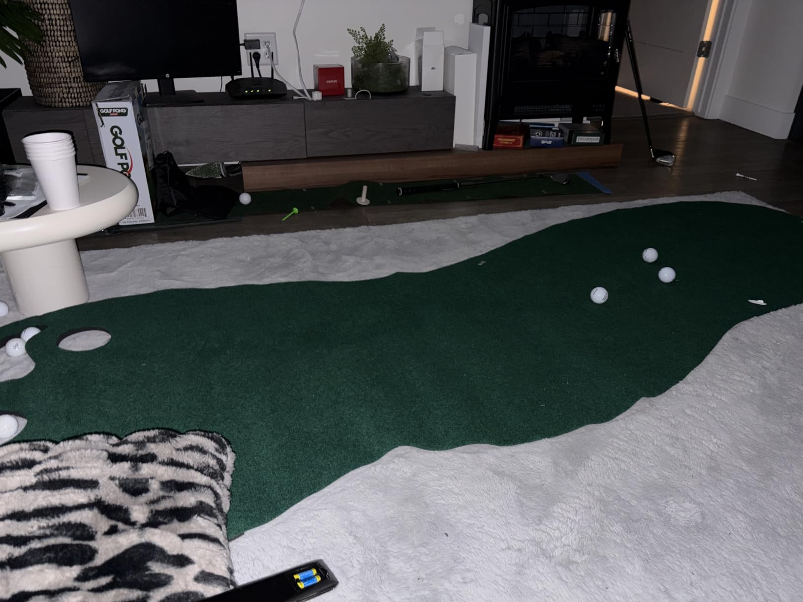 SKLZ Putting Green: Perfect Your Golf Skills with Realistic Home Practice - Improve Your Putting Stroke, Lower Your Scores, and Enjoy Convenient, Training Anytime, Anywhere! customer photo 1