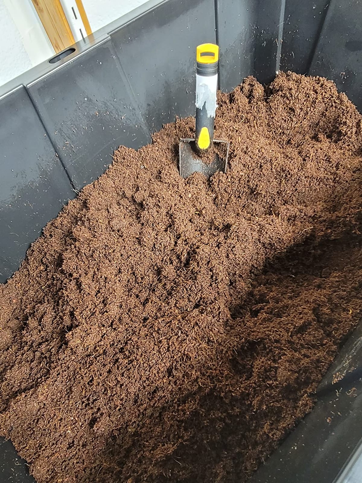 WONDER SOIL | (72 Quarts) The Only Ready to Plant Compressed Coco Coir Fully Loaded with Nutrients | Organic Coco Coir Brick/Block | 10 LBS Block Expands to 72 Quarts | Incl Worm Castings & Nutrients customer photo 1