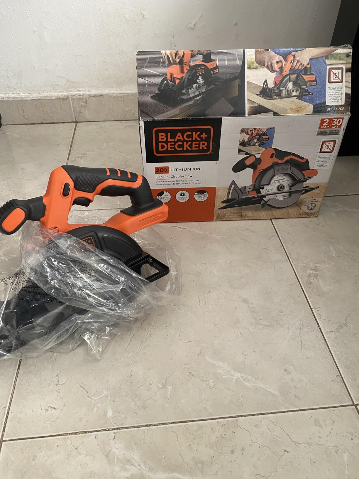 BLACK+DECKER 20V MAX POWERCONNECT 5-1/2 in. Cordless Circular Saw with Battery and Charger (BDCCS20C) customer photo 1