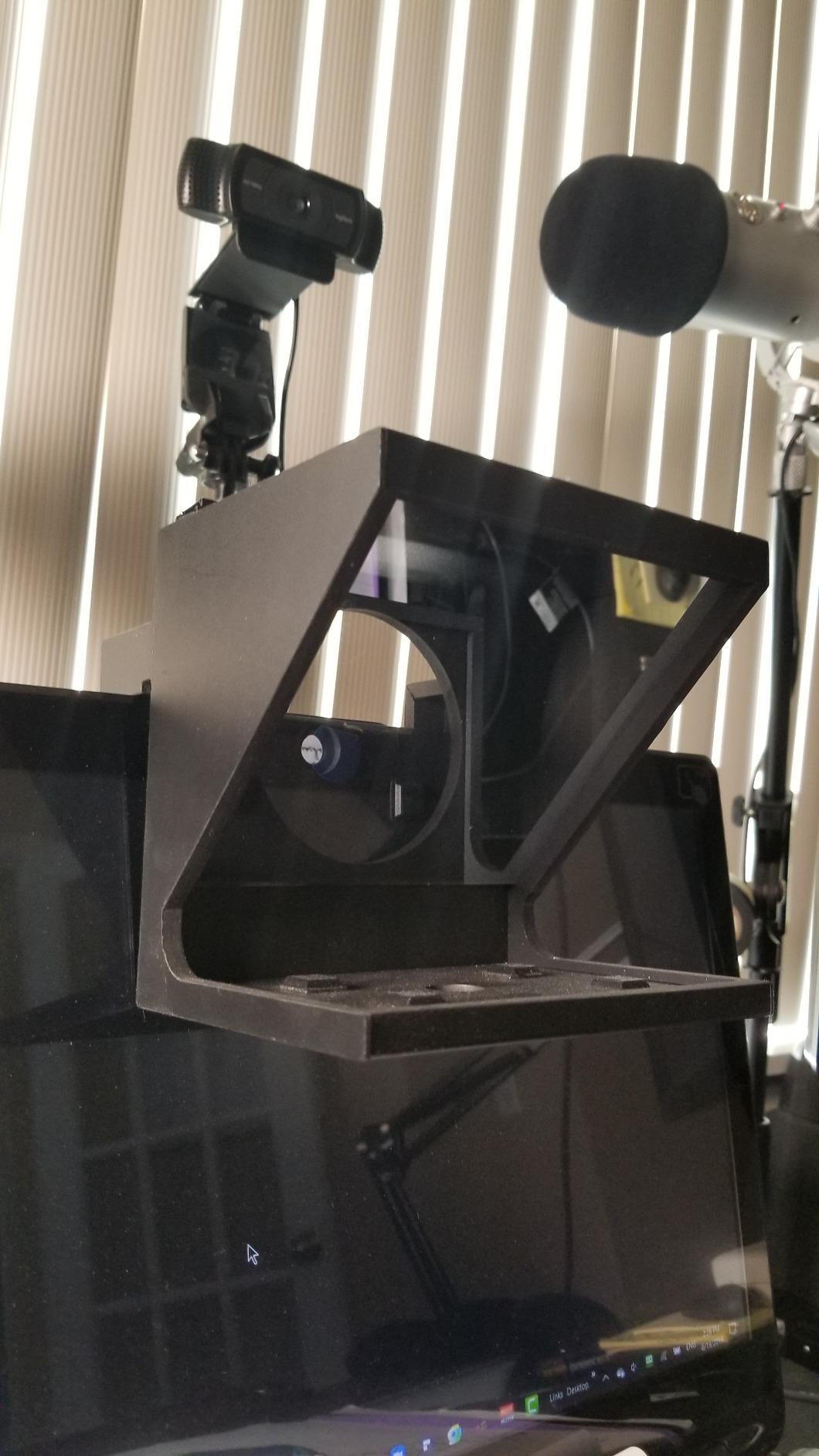The Original Compact Personal Teleprompter for Video Production. No Studio Required. Perfect for DSLRs, Webcams, and Built-in Laptop Cameras. Use with iOS or Android. customer photo 1