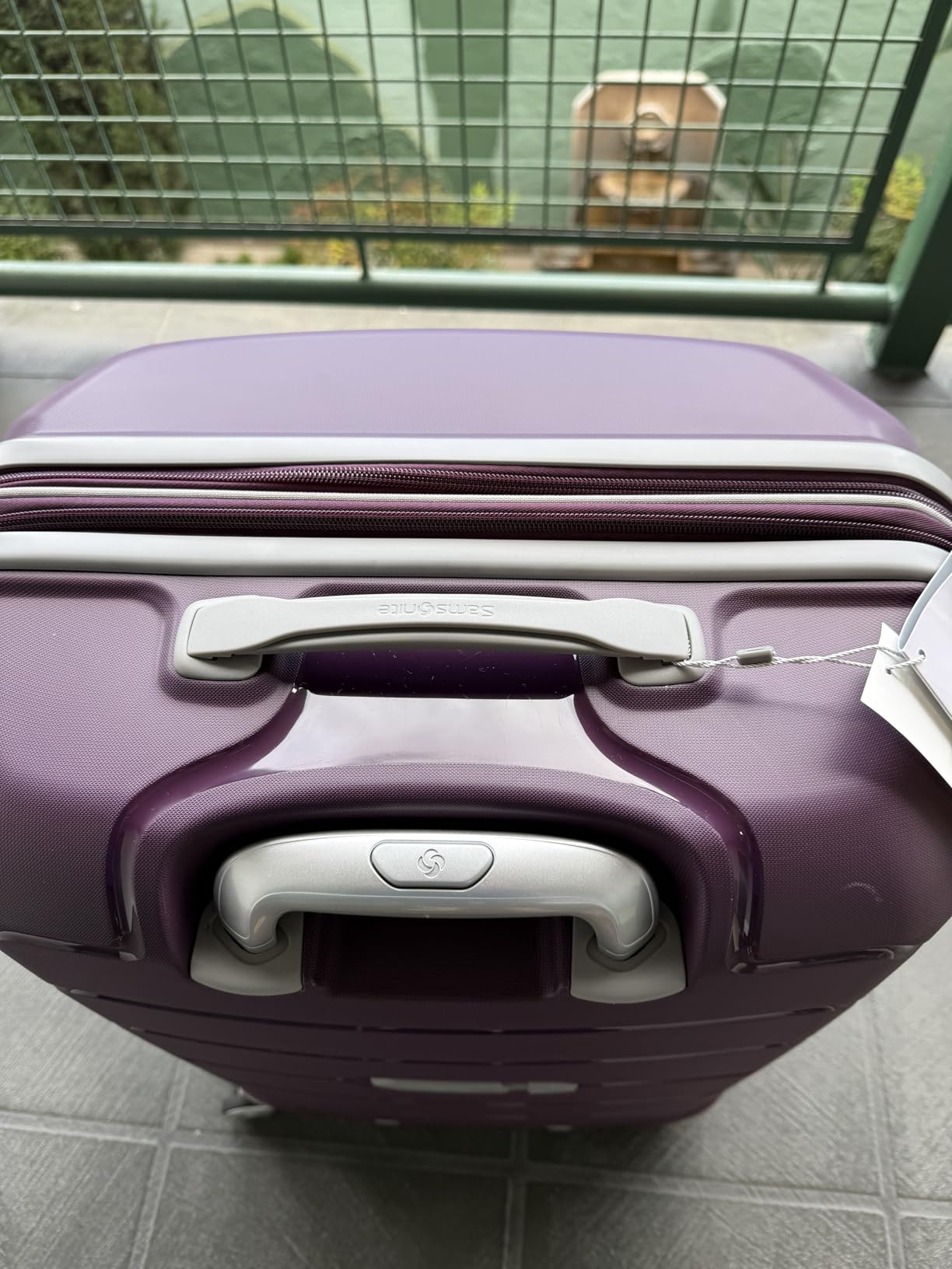 Samsonite Freeform Hardside Carry-On Luggage with Spinner Wheels - Hardshell Suitcase - TSA, Airline-Approved - Expandable Hard Shell, Smooth Rolling Wheels for Lightweight Travel - Navy customer photo 1