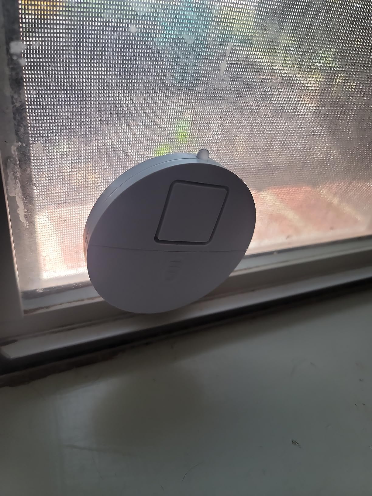 EVA LOGIK Modern Ultra-Thin Window Alarm with Loud 120dB Sound and Vibration Sensors Compatible with Virtually Any Window, Glass Break Alarm Perfect for Home, Office, Dorm Room- 4 Pack customer photo 2
