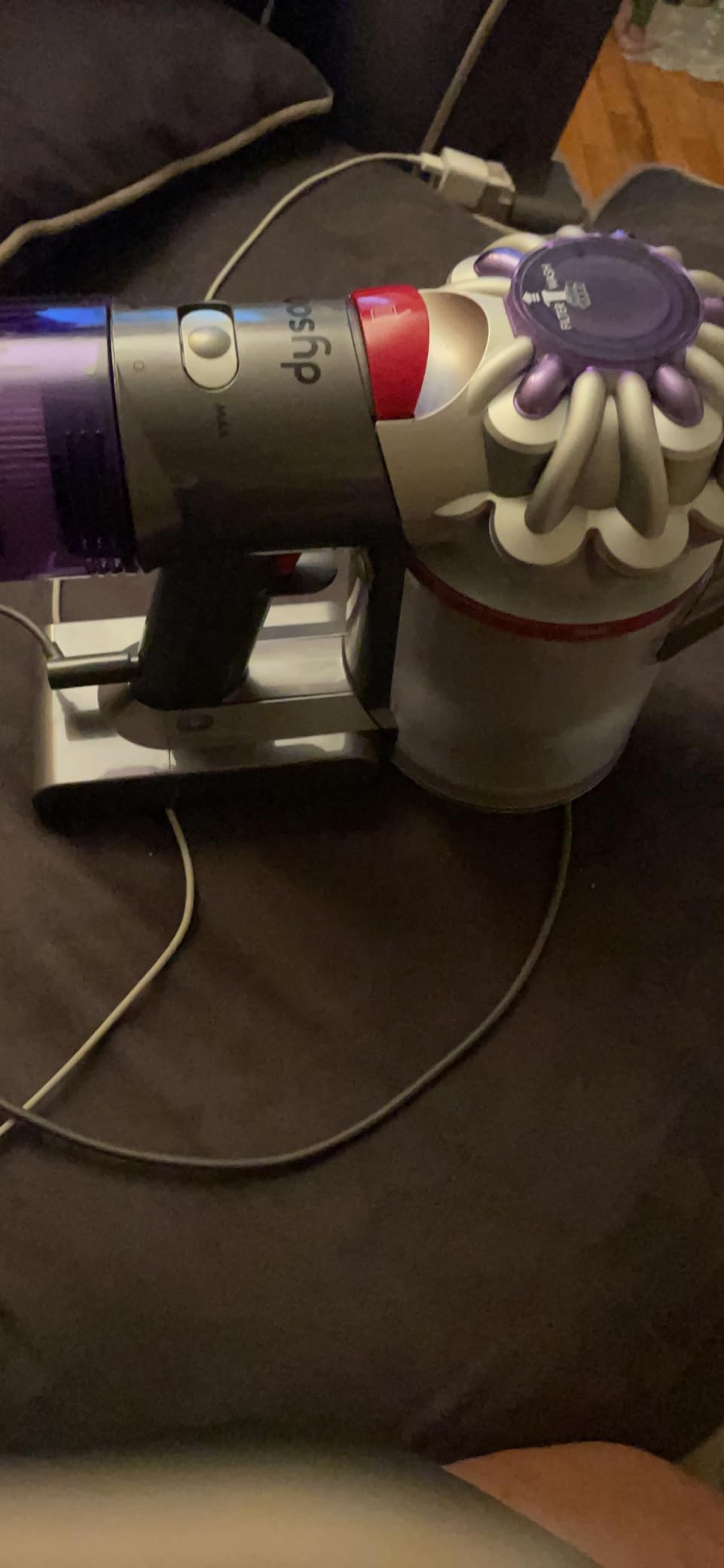 Dyson V8 Animal Cordless HEPA Vacuum Cleaner+ De-tangling Motorbar Cleaner Head+Hair Screw Tool+Combination Tool + Crevice Tool+Docking Station customer photo 2