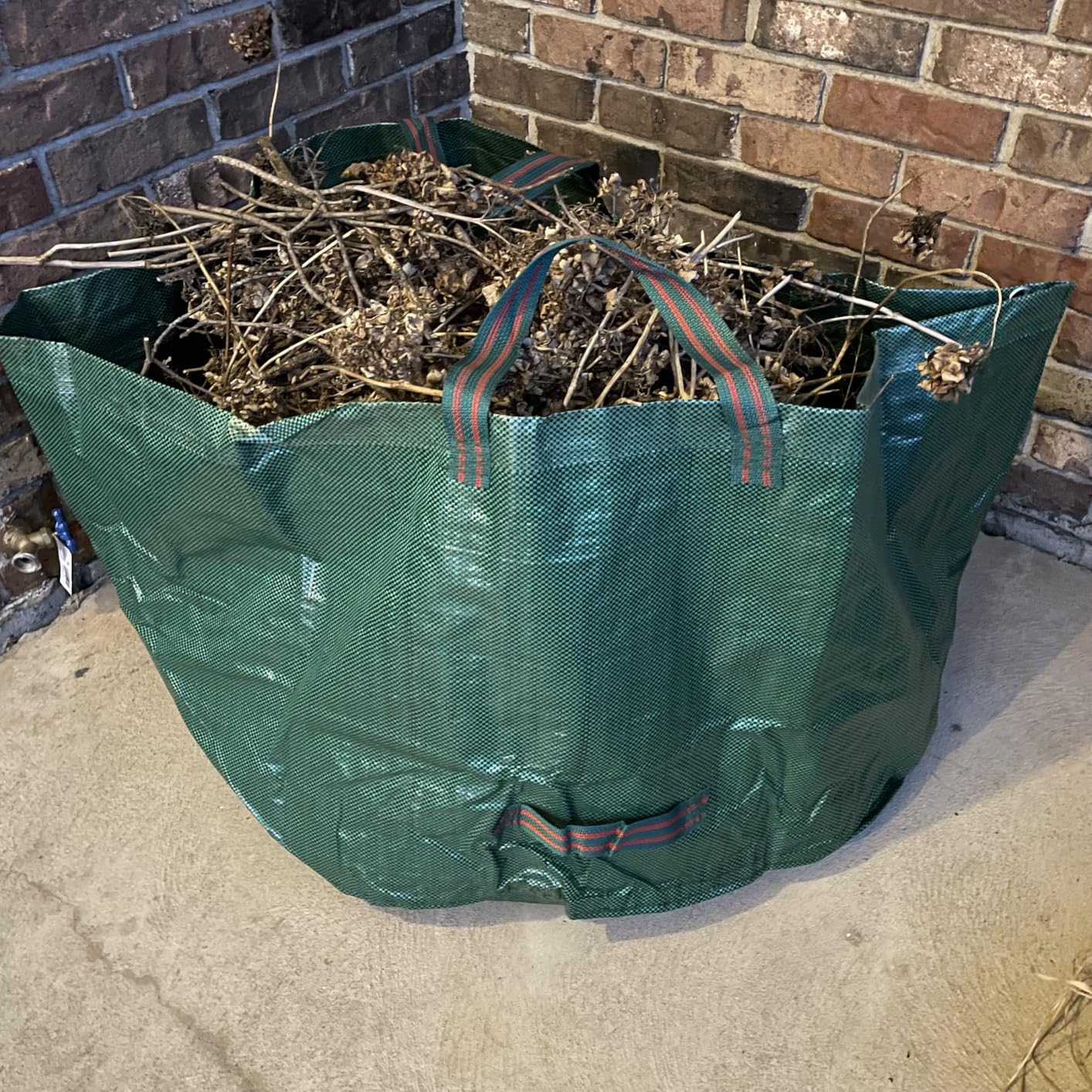 Professional 2-Pack 137 Gallon Lawn Garden Bags Large (D34,H34 inch) Yard Waste Bags with Gardening Gloves, Big Leaf Bag,Yard Debris,Waste Container,Lawn Trash Bin,Grass Clippings,Weeds Bags 4 Handles customer photo 2