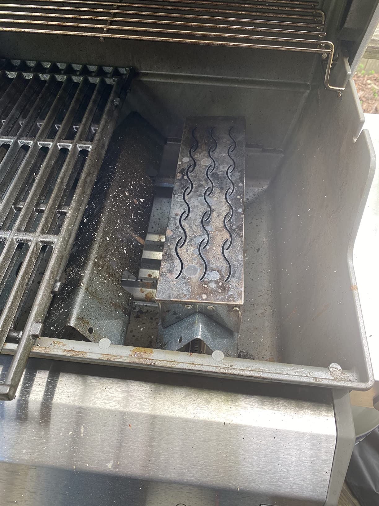 Skyflame Wood Chip Smoker Box for Charcoal, Propane Gas Grill customer photo 1