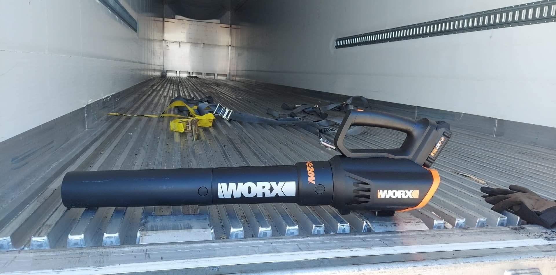 WORX Cordless Leaf Blower, 20V Electric Blower for Daily Lawn Care, WG547 customer photo 2