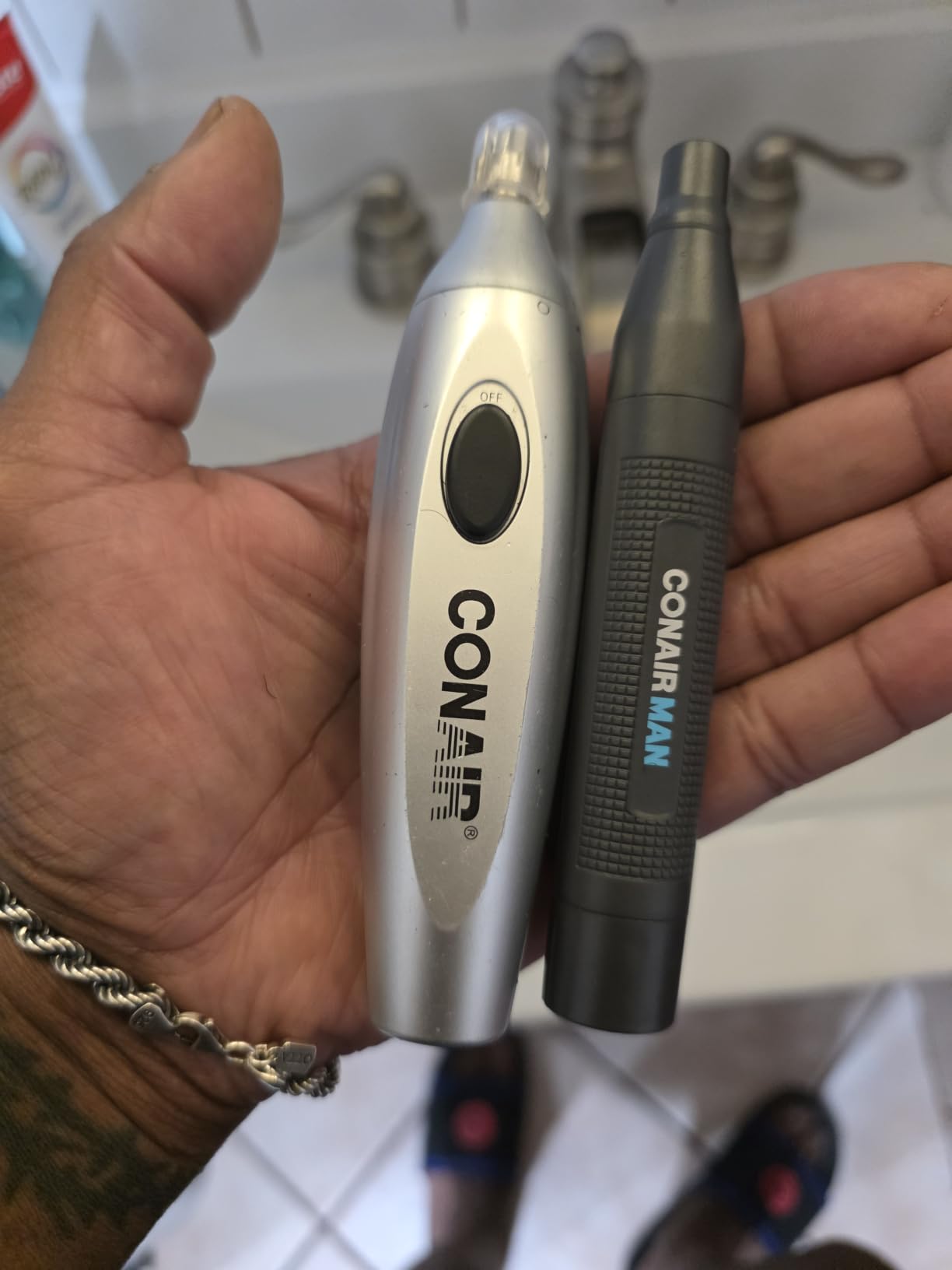 ConairMAN Ear and Nose Hair Trimmer for Men, Cordless, 360° Bevel Blade customer photo 1
