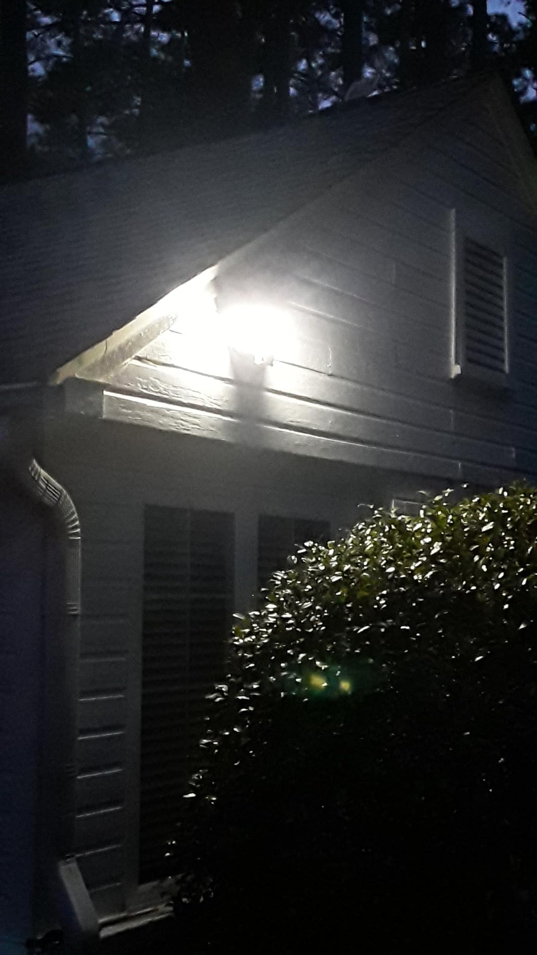 LEPOWER Solar LED Security Lights, PIR Motion Sensor Outdoor, 1600LM, Yard | 5500K Daylight, 72FT 180° Motion Sensor Flood Light, 3 Adjustable Head, Easy Install, IP65 Waterproof for Porch, Patio, Garage customer photo 2