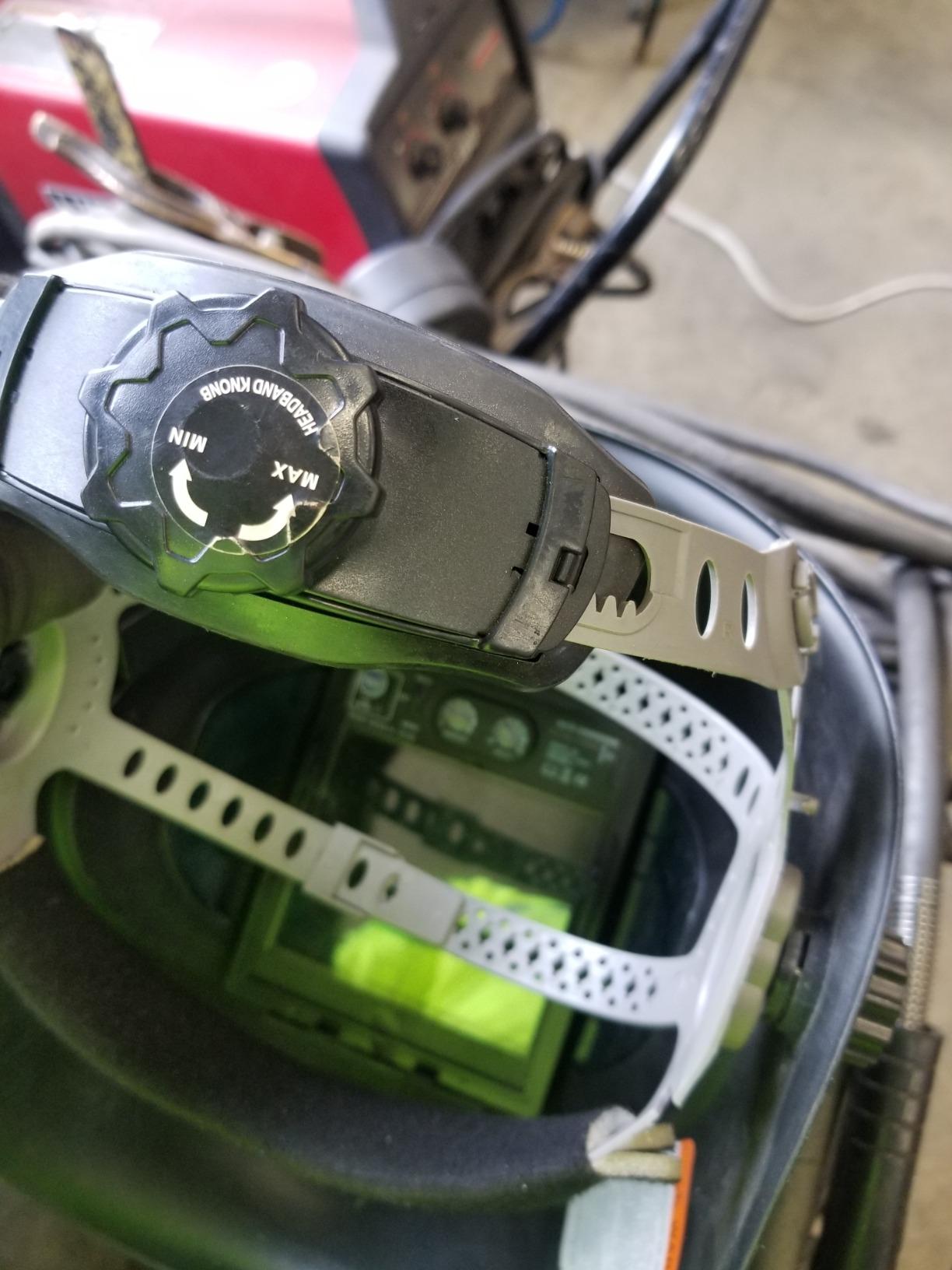 YESWELDER Auto Darkening Welding Helmet with LED, 180° View, LYG-Q800D customer photo 2