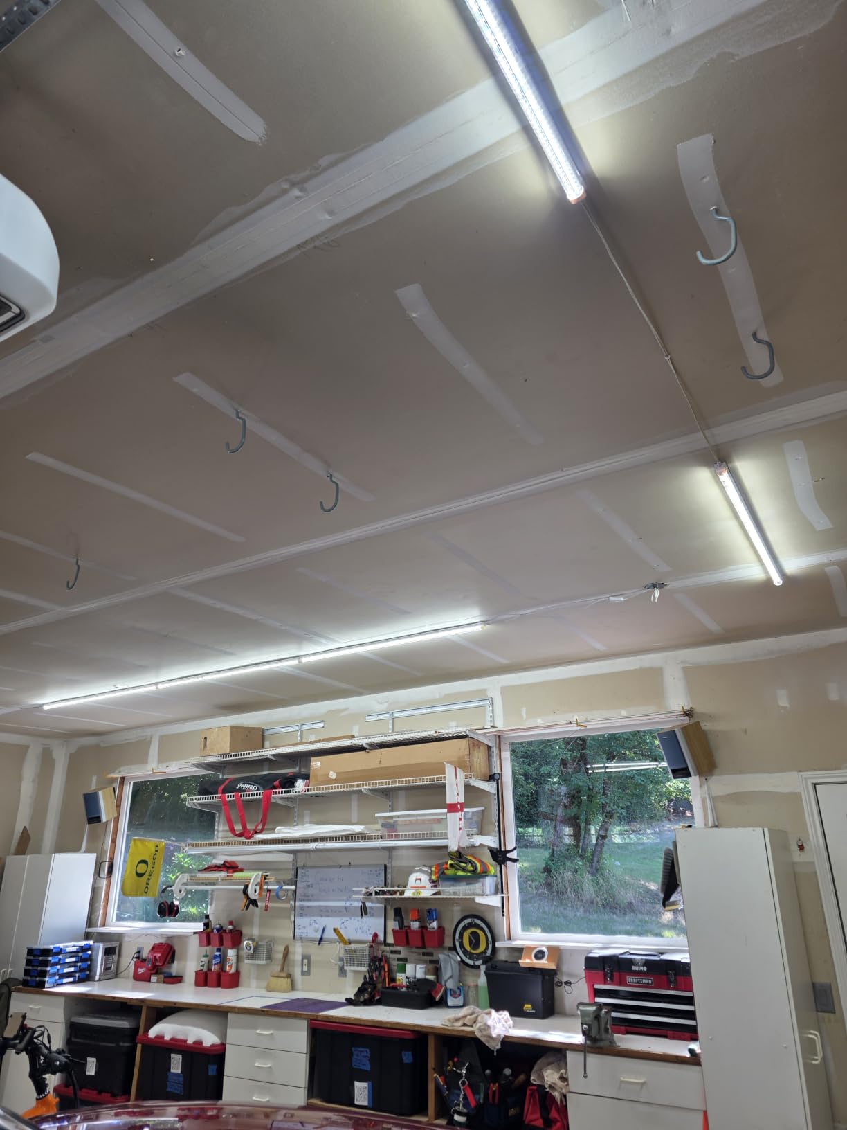 Barrina T8 LED Shop Lights 4FT, 40W 5500LM 5000K, High Output, 10 Packs customer photo 1