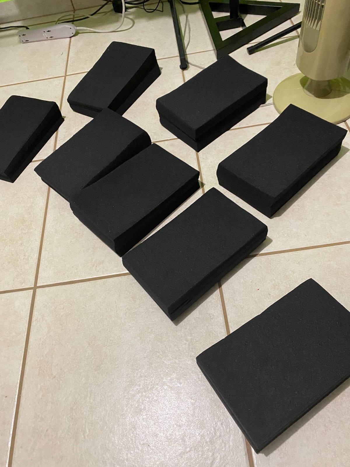 JBER 4Pack Acoustic Foam Corner Bass Traps, Studio Foam Corner Block Finish customer photo 1