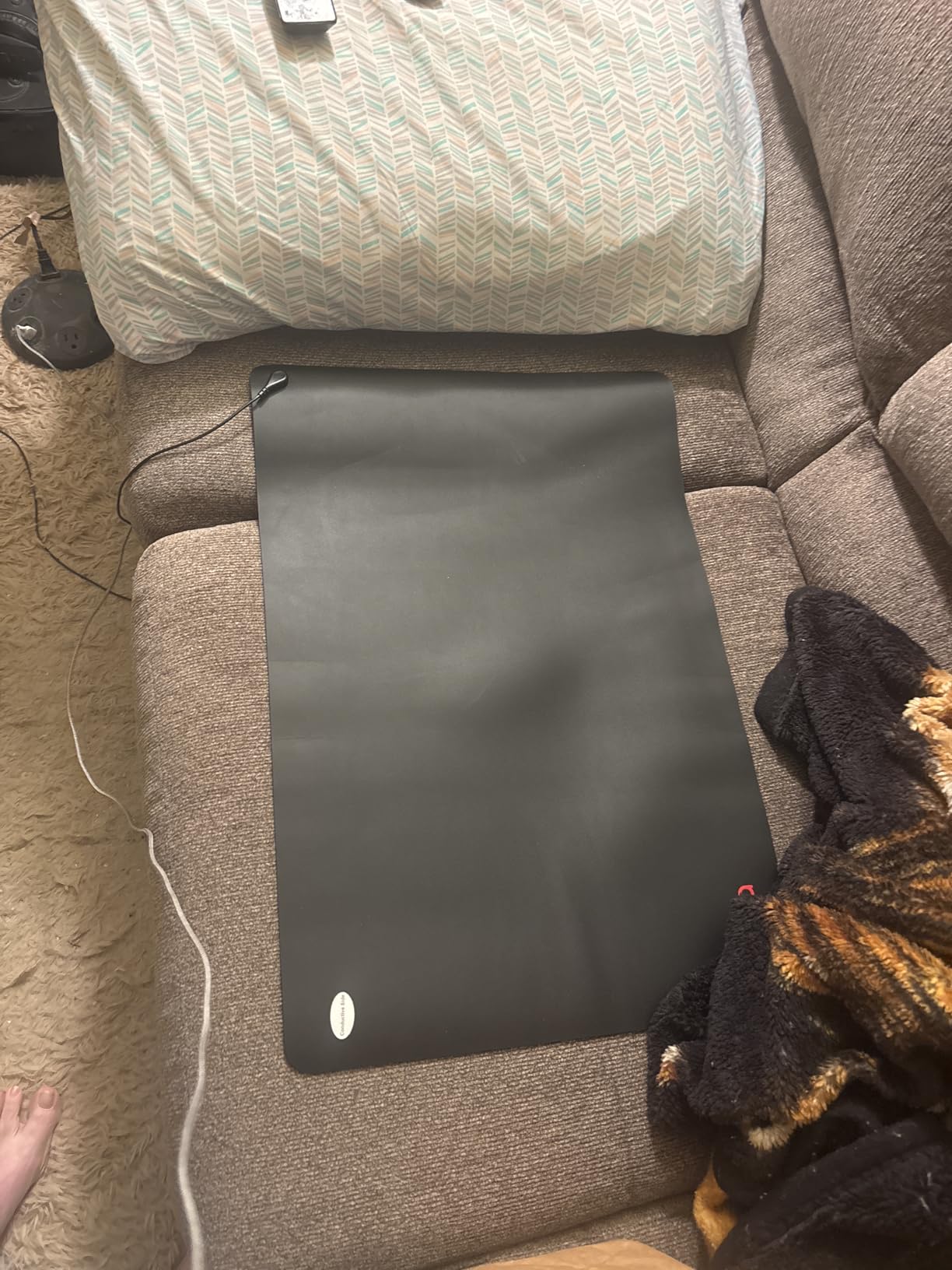 Hooga Grounding Mat for Desk, Feet & Floor – Conductive Carbon Grounding Pad with 15 Ft Cord, Non-Slip Backing, 24