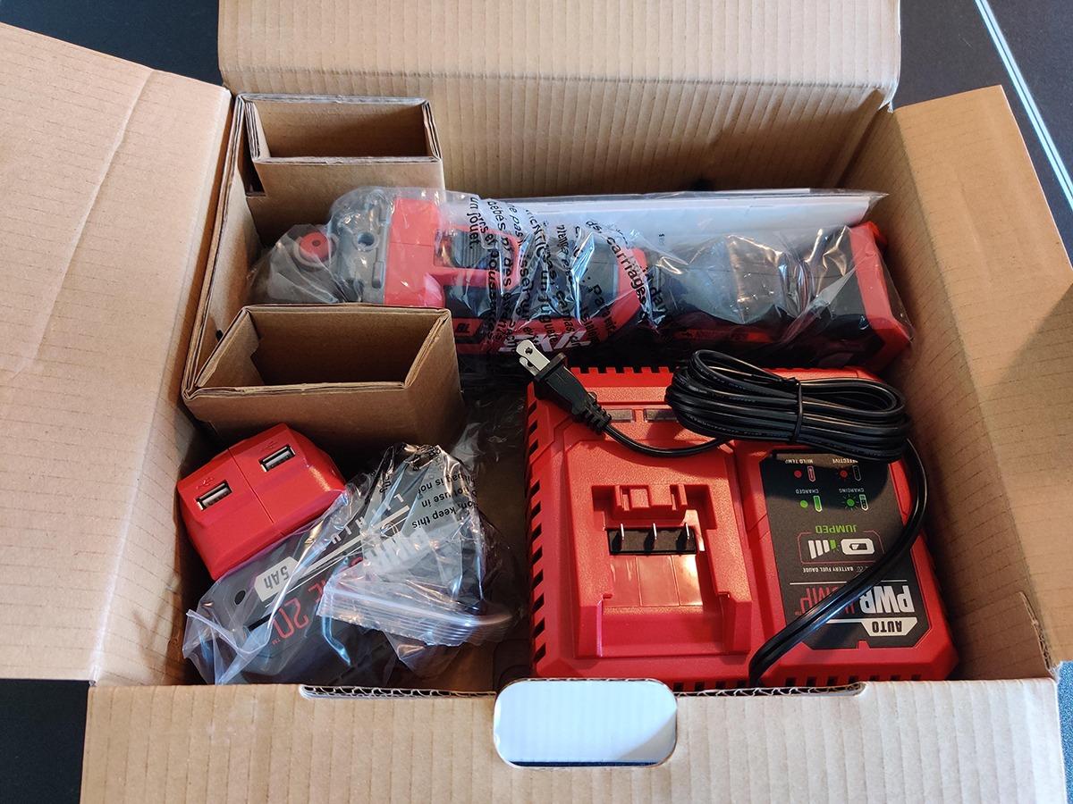SKIL PWR CORE 20 Brushless 20V 4-1/2-Inch Angle Grinder Kit, Includes 5.0Ah Battery, PWRJump Charger and PWRAssist USB Adapter - AG2907-1A customer photo 2
